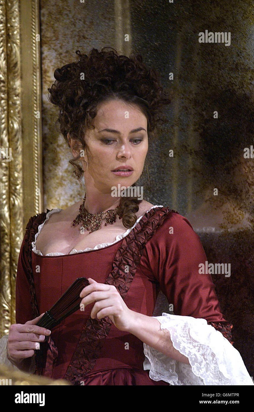 Polly Walker Sur Sc ne Lors D une S ance Photo Pour Les Liaisons Polly Walker Sur Sc ne Lors D une S ance Photo Pour Les Liaisons