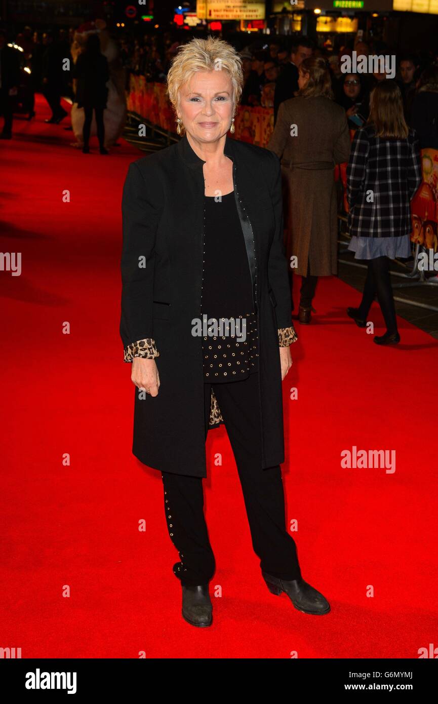 Julie Walters arrive à la première mondiale du film Harry Hill, au cinéma vue, Leicester Square, Londres. Banque D'Images