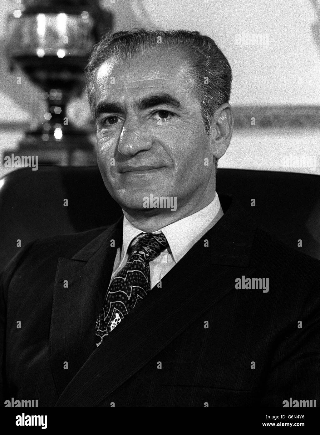 16 janvier - en ce jour de l'histoire - 1979.En ce jour de 1979, le Shah d'Iran s'exile et son pays est repris par les fondamentalistes religieux de la droite. Banque D'Images