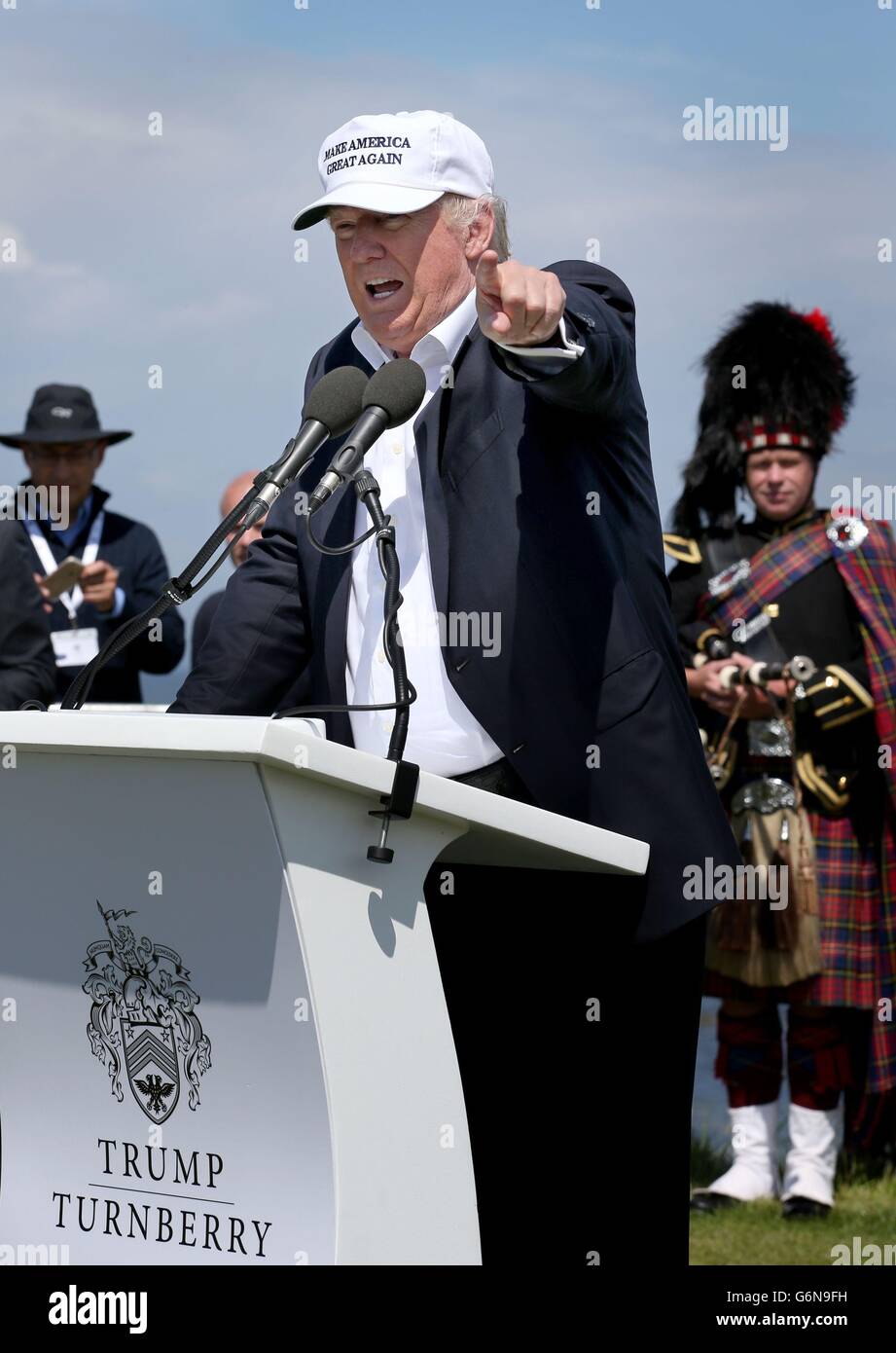 Espoir présidentiel américain Donald Trump parle à son nouveau Trump Turnberry golf à South Ayrshire. Banque D'Images