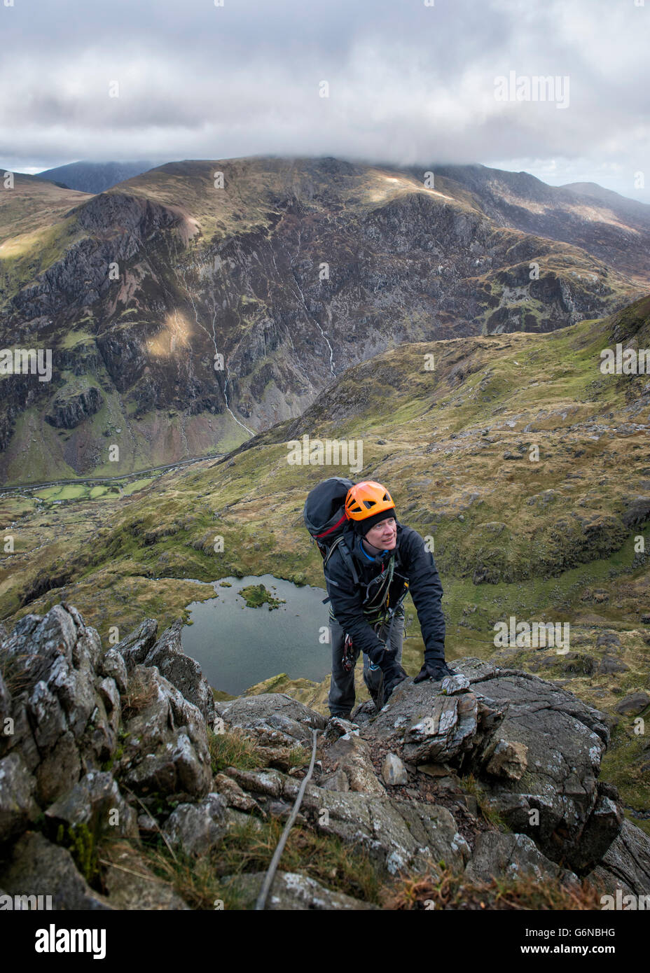UK, au nord du Pays de Galles, Snowdonia, CWM Glas, Garnedd Ugain Clogwyn, y Parson, alpiniste Banque D'Images
