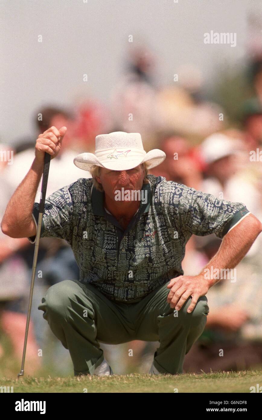 Golf .Open Golf Championship. 18-juillet-96. Open Golf Championship. Greg Norman regarde le vert Banque D'Images