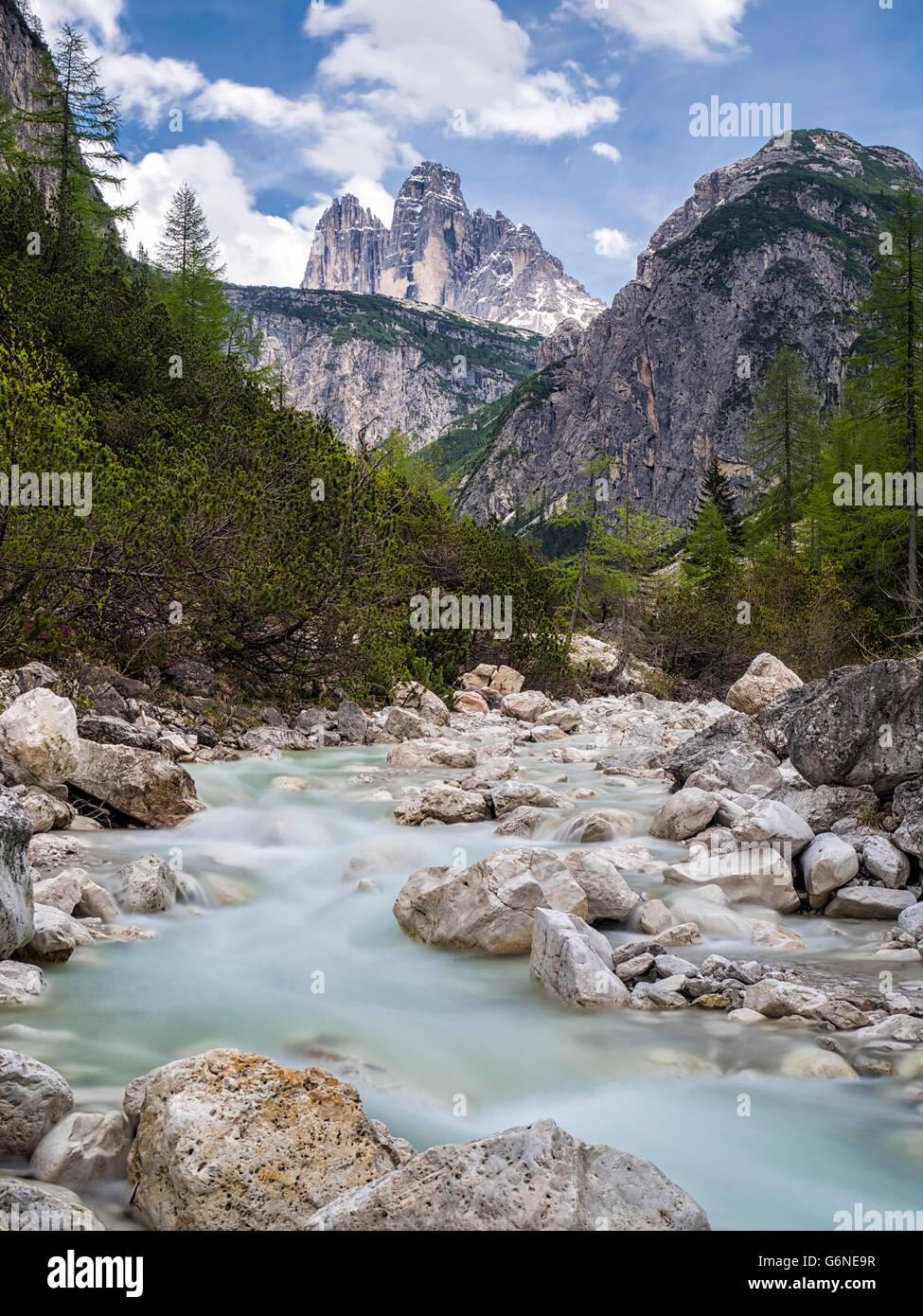L'Italie, l'Alto Adige, Dolomites de Sexten, Vallée Rienz, Tre Cime di Lavaredo, rivière Rienz Noir, parc naturel Tre Cime Banque D'Images