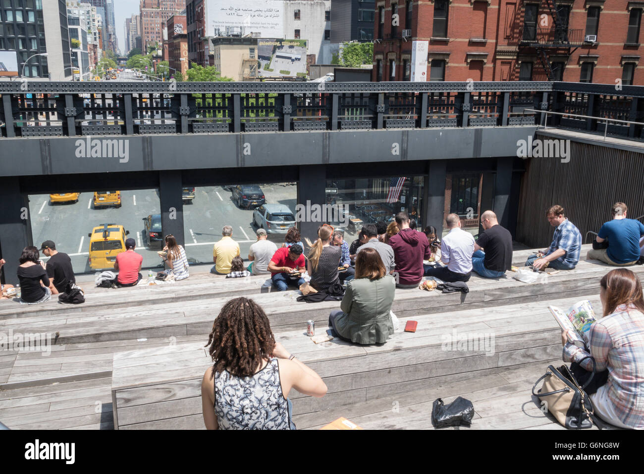 Les visiteurs appréciant la ligne haute Park, NYC Banque D'Images