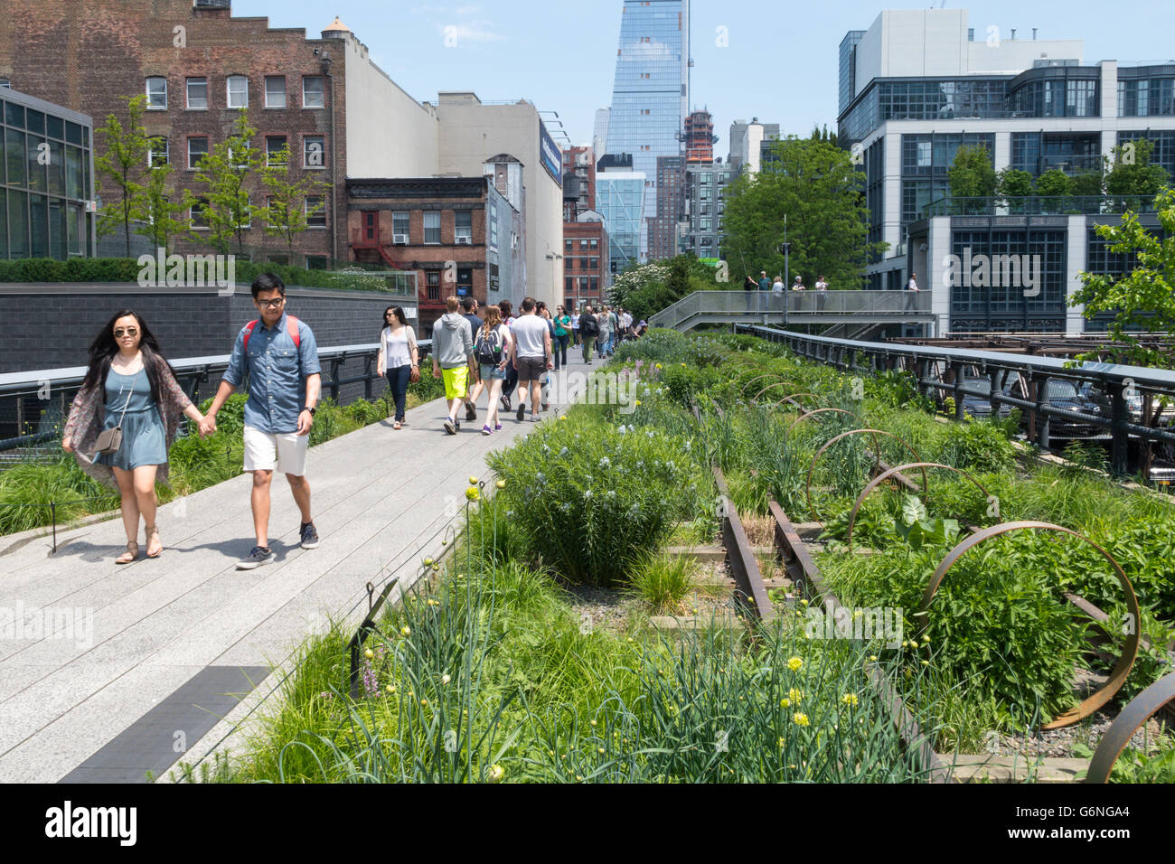 Les visiteurs appréciant la ligne haute Park, NYC Banque D'Images
