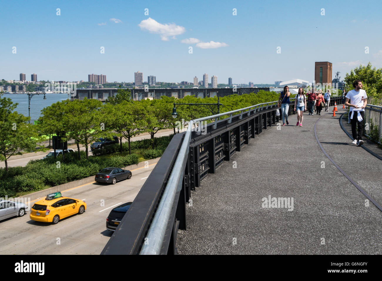 Les visiteurs appréciant la ligne haute Park, NYC Banque D'Images