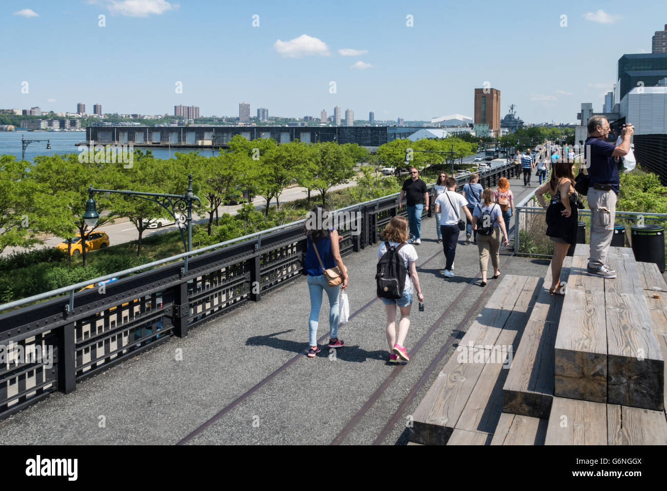Les visiteurs appréciant la ligne haute Park, NYC Banque D'Images