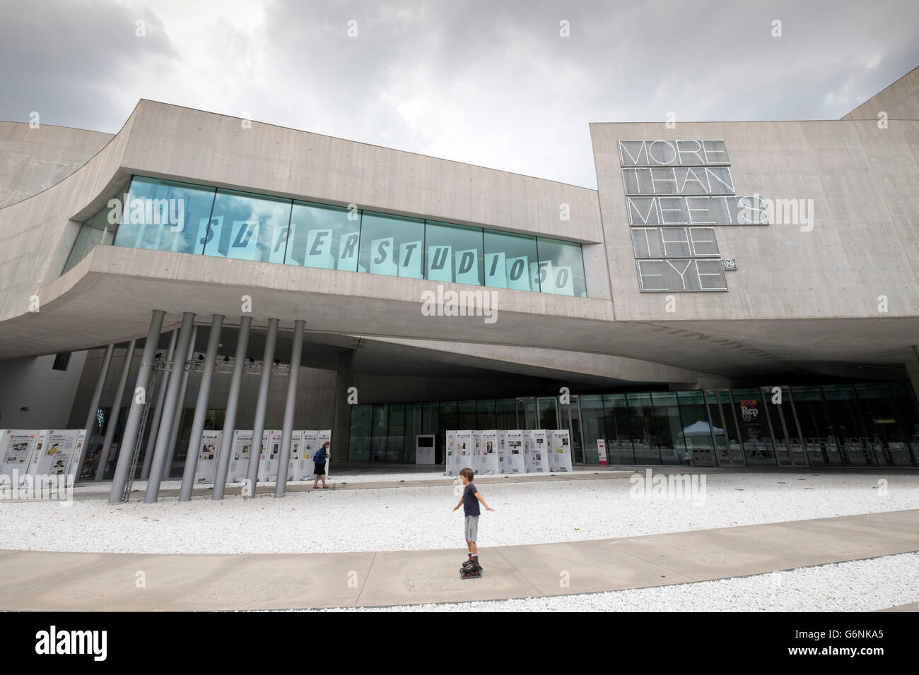 Extérieur de MAXXI Centre National d'art contemporain conçu par Zaha Hadid à Rome, Italie Banque D'Images