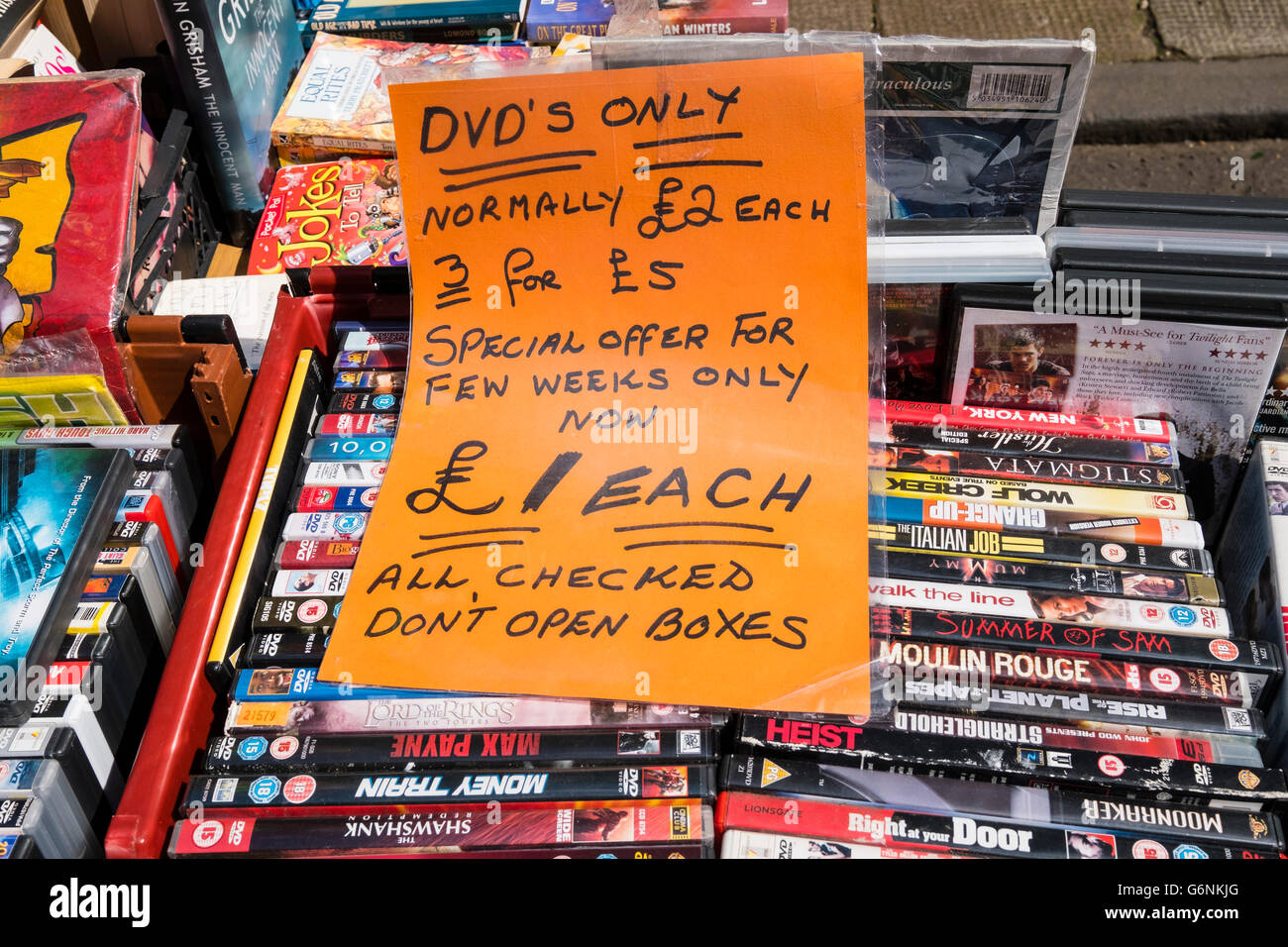 Dvd d'occasion à vendre dans un marché Barras Gallowgate Glasgow Ecosse  Royaume-Uni Photo Stock - Alamy