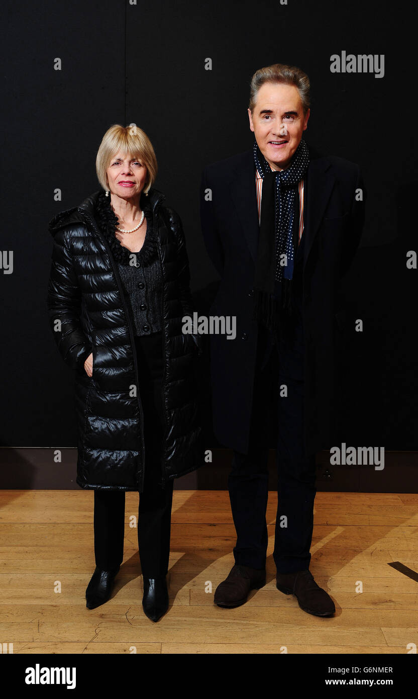 Tina McKenzie et Peter York assistent à la Christie's and Fashion Illustration Gallery de Christie's South Kensington, Londres. Banque D'Images