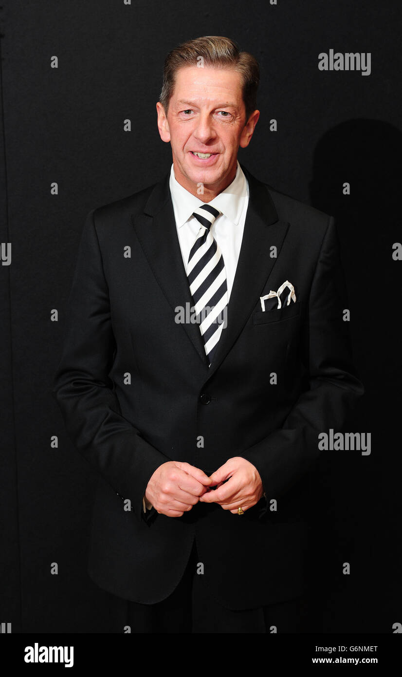 Maurice Mullin assistant à la Christie's and Fashion Illustration Gallery de Christie's South Kensington, Londres. Banque D'Images