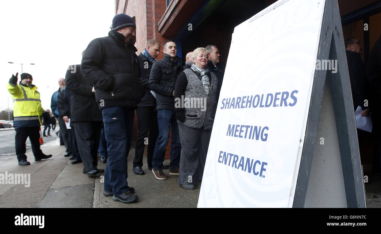 Soccer - AGA des Rangers - Stade Ibrox.Les actionnaires arrivent avant l'assemblée générale annuelle des Rangers au stade Ibrox, à Glasgow. Banque D'Images
