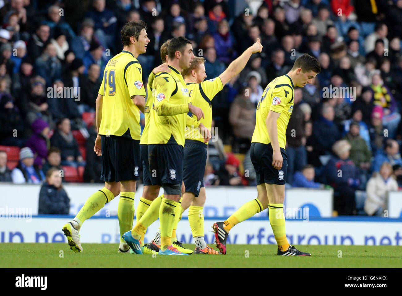 Chris Burke de Birmingham City (deuxième à droite) célèbre son deuxième but du match avec des coéquipiers Banque D'Images