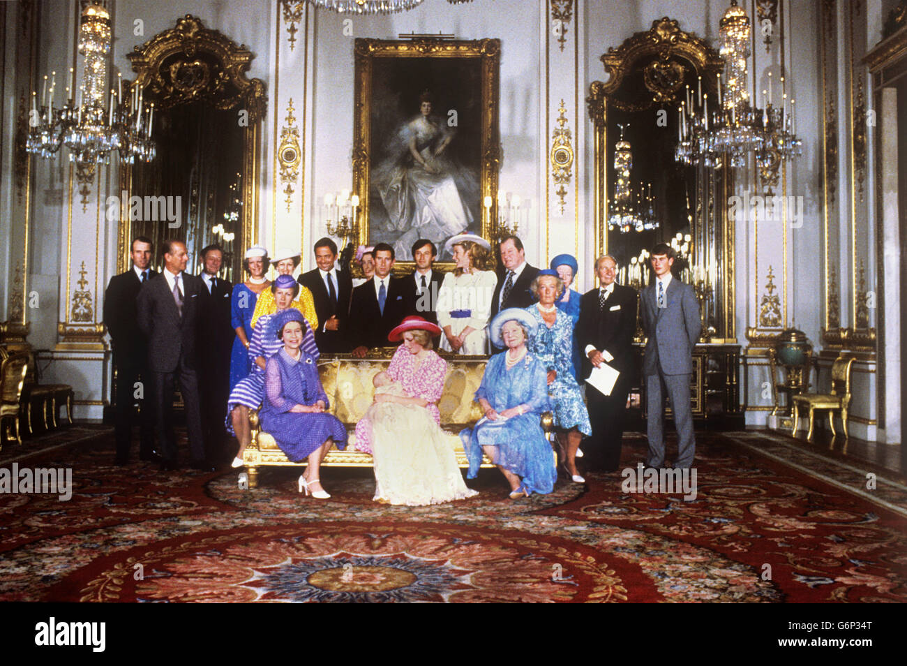 Le prince William a été baptisé au palais de Buckingham.Fils du prince Charles et de Diana, princesse de Galles, il est né le 21 1982 juin et est le deuxième à la succession du trône.Ses parrains sont Sir Laurens Van der Post, la princesse Alexandra, la duchesse de Westminster, l'ex-roi Constantine de Grèce, Lady Susan Hussey et Lord Romsey. Banque D'Images