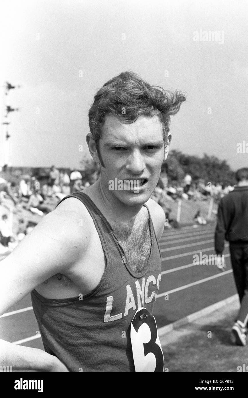 Athlétisme - Steeplechase - Andy Holden.Andy Holden, du Preston Harriers, le concurrent steeplechase de 3000m aux Jeux du Commonwealth de ce mois-ci à Édimbourg. Banque D'Images