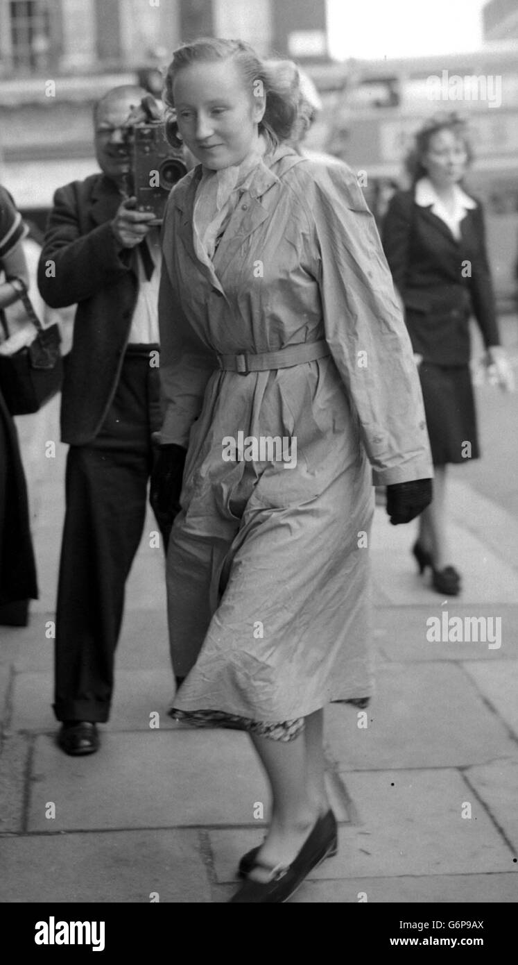 Ruth Khama arrivée à l'hôtel Grosvenor, Londres. Banque D'Images