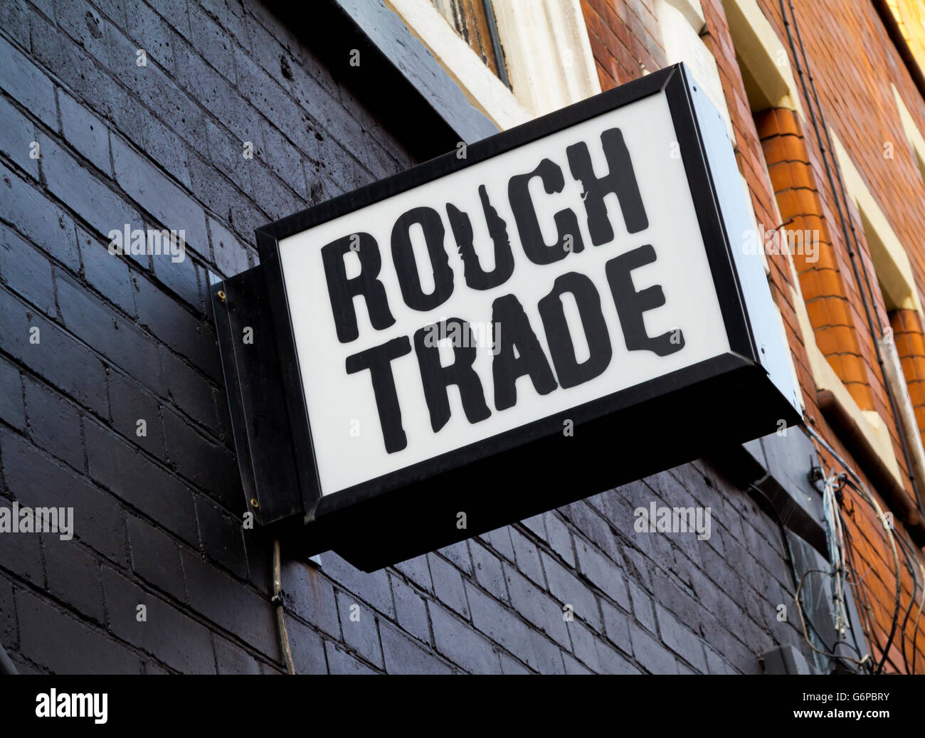 Affiche à l'extérieur de l'enregistrement indépendant Rough Trade shop dans le centre-ville de Nottingham Nottinghamshire England UK Banque D'Images