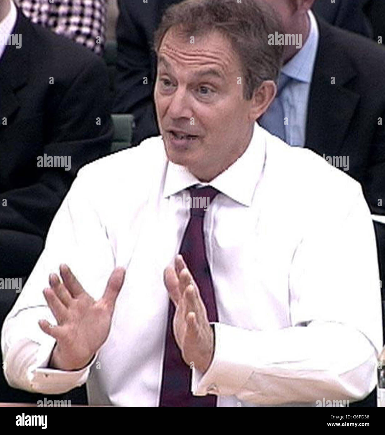 Le Premier ministre Tony Blair comparaît devant le Comité de liaison de la Chambre des communes, où il devrait annoncer une enquête sur les renseignements sur lesquels il a fondé sa décision d'aller en guerre avec l'Irak. Lors de la première de ses deux comparutions devant le comité cette année, le premier ministre a été interrogé pendant deux heures par un comité composé des présidents de divers comités spéciaux de la Chambre des communes. Banque D'Images