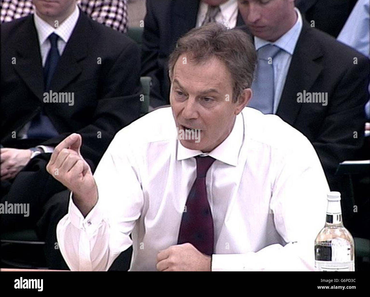 Le Premier ministre Tony Blair comparaît devant le Comité de liaison de la Chambre des communes, où il devrait annoncer une enquête sur les renseignements sur lesquels il a fondé sa décision d'aller en guerre avec l'Irak. Lors de la première de ses deux comparutions devant le comité cette année, le premier ministre a été interrogé pendant deux heures par un comité composé des présidents de divers comités spéciaux de la Chambre des communes. Banque D'Images