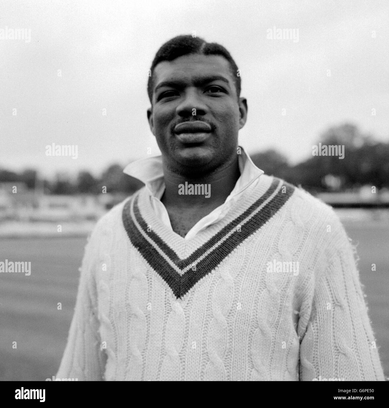 Charles Griffith, le plus grand homme de l'équipe de cricket des Indes occidentales à visiter l'Angleterre cet été, est de 4 pieds. Griffith, de la Barbade, est un lanceur rapide. Banque D'Images