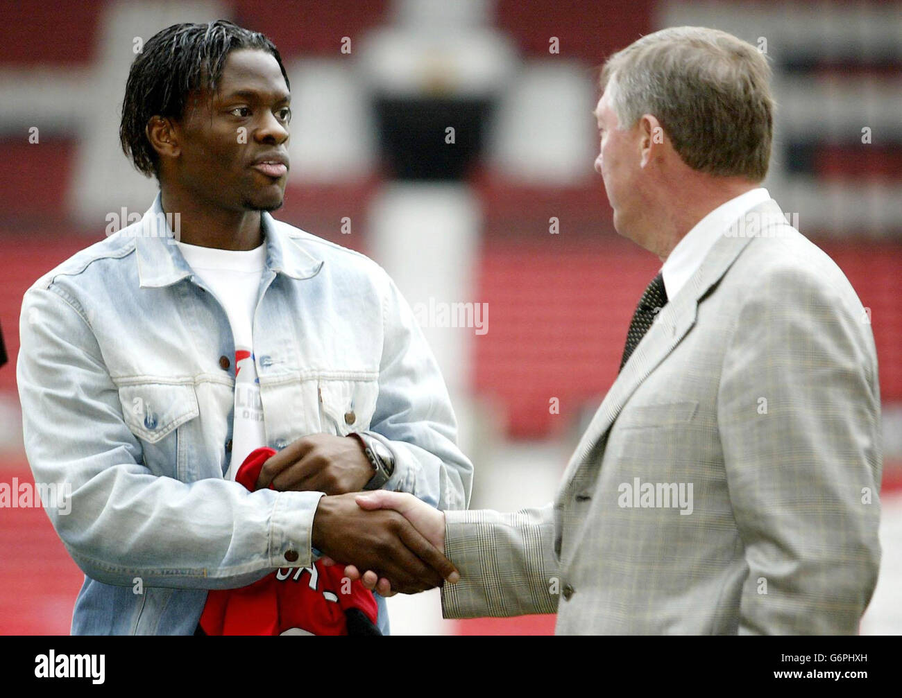 LOUIS SAHA MANCHESTER UNITED FOOTBALL SIGNED