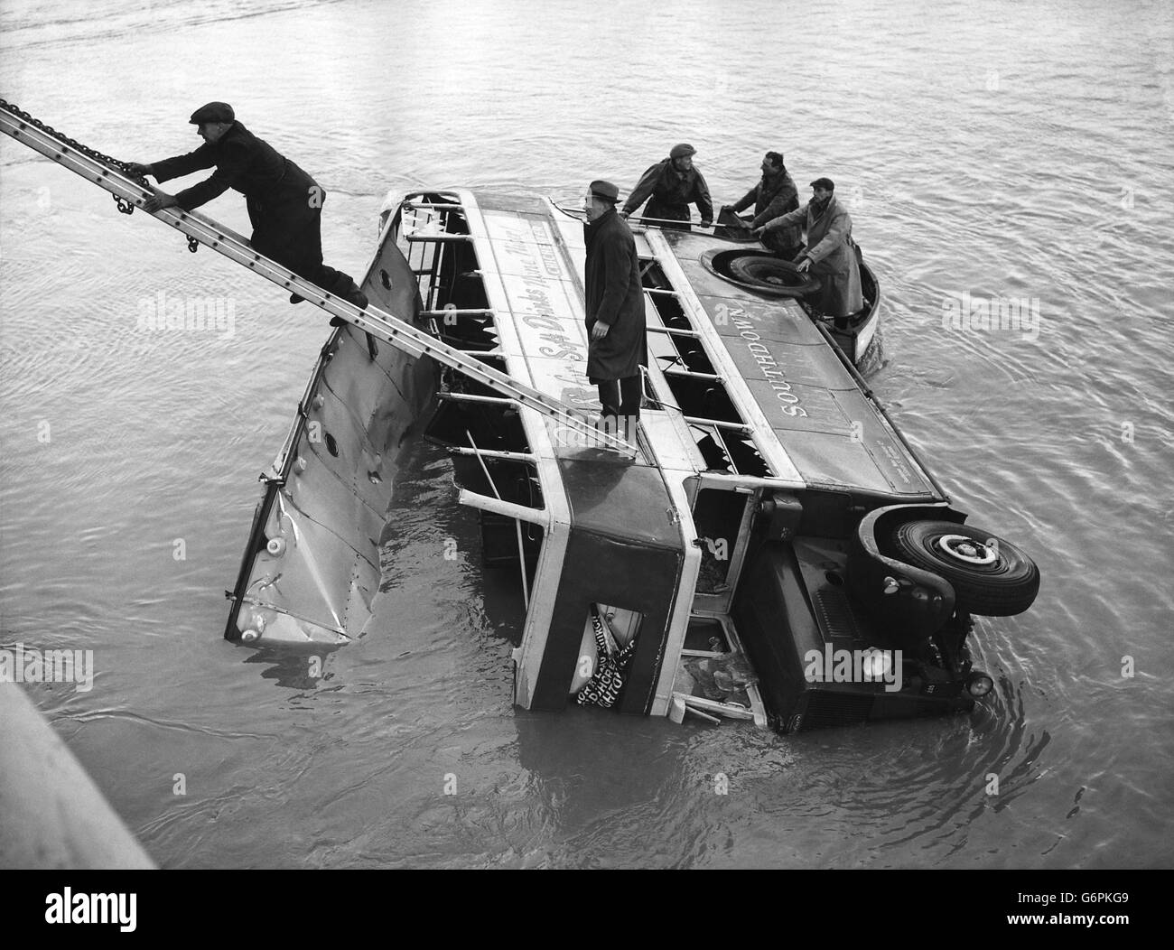 Accident de bus de brighton Banque d'images noir et blanc Alamy