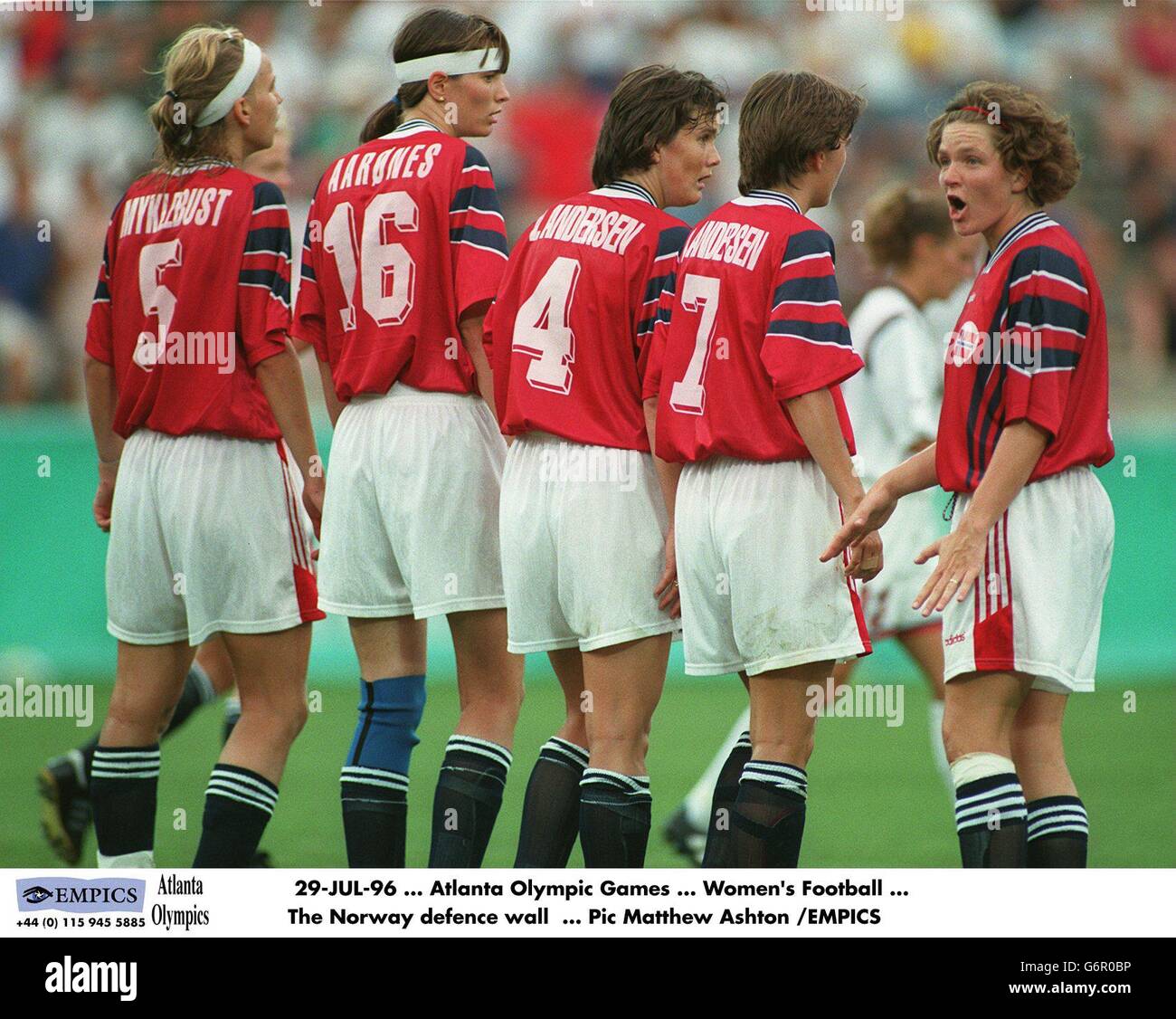 29-JUL-96, Jeux Olympiques d'Atlanta, football féminin, mur de défense norvégien Banque D'Images