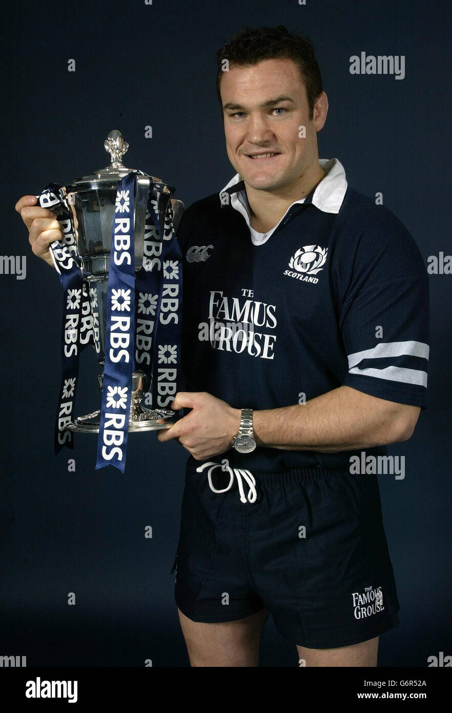 Gordon Bulloch en Écosse avec le RBS 6 Nations Trophy au lancement du RBS 6 Nations Championship au Palais des congrès du centre de Londres.Le tournoi commence le samedi 14 février. Banque D'Images