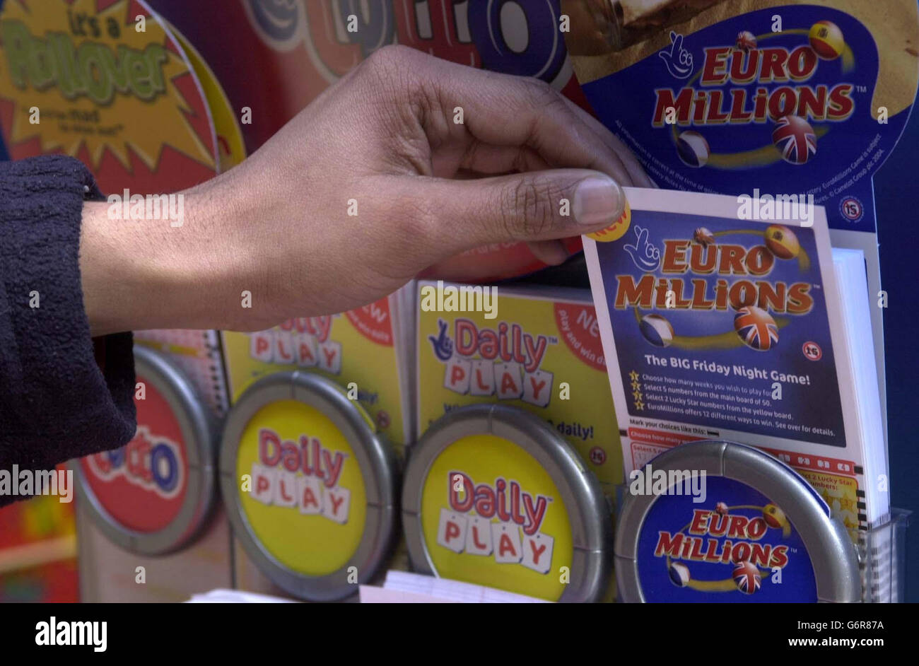 Les billets pour le jeu EuroMillions en vente à Londres Banque D'Images