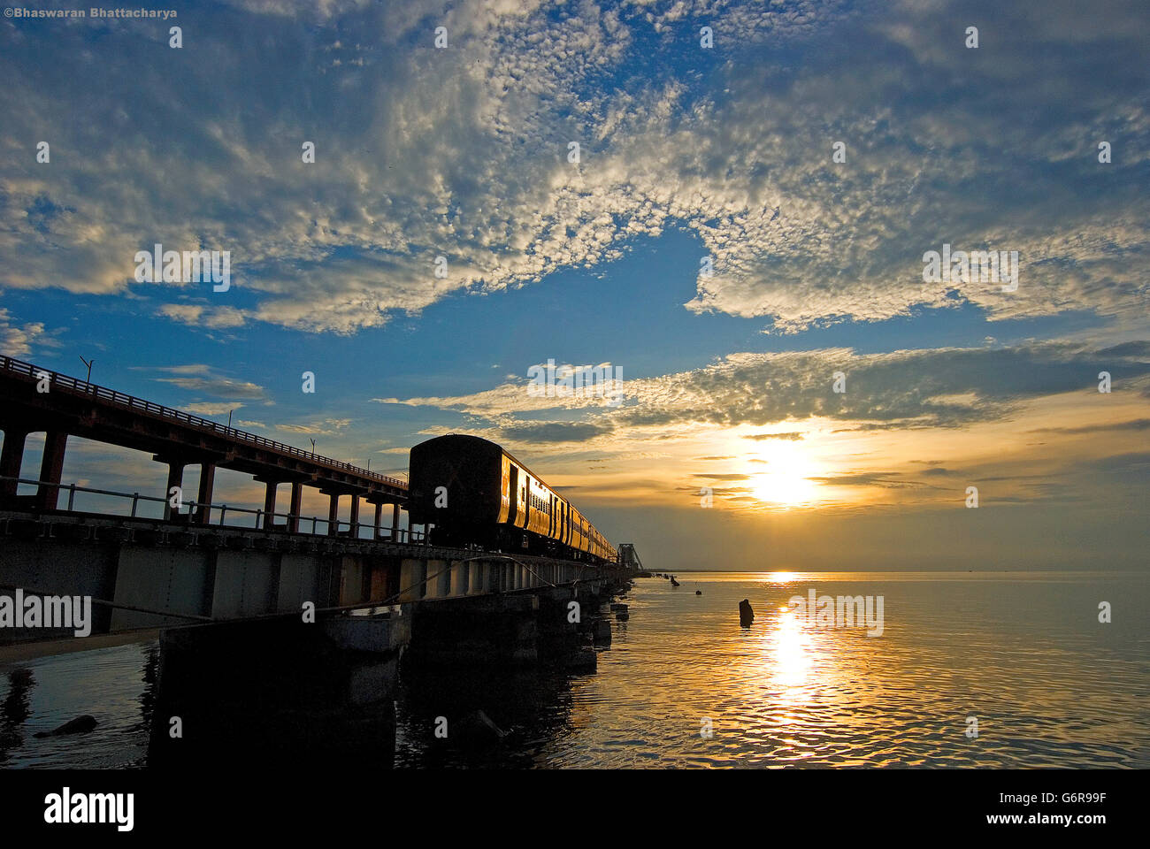 Pamban Railway Bridge au coucher du soleil, Rameshwaram, Tamil Nadu, Inde Banque D'Images