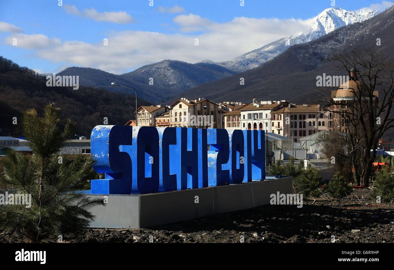 Jeux Olympiques d'hiver de Sotchi - activité pré-Jeux - Dimanche.Un panneau Sotchi 2014 est exposé dans la station de ski Rosa Khutor Alpine, Sotchi, Russie. Banque D'Images