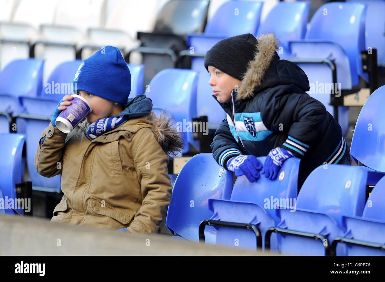 Football - Championnat Sky Bet - Birmingham City / Derby County - St Andrews. Jeunes fans de Birmingham City dans les stands Banque D'Images