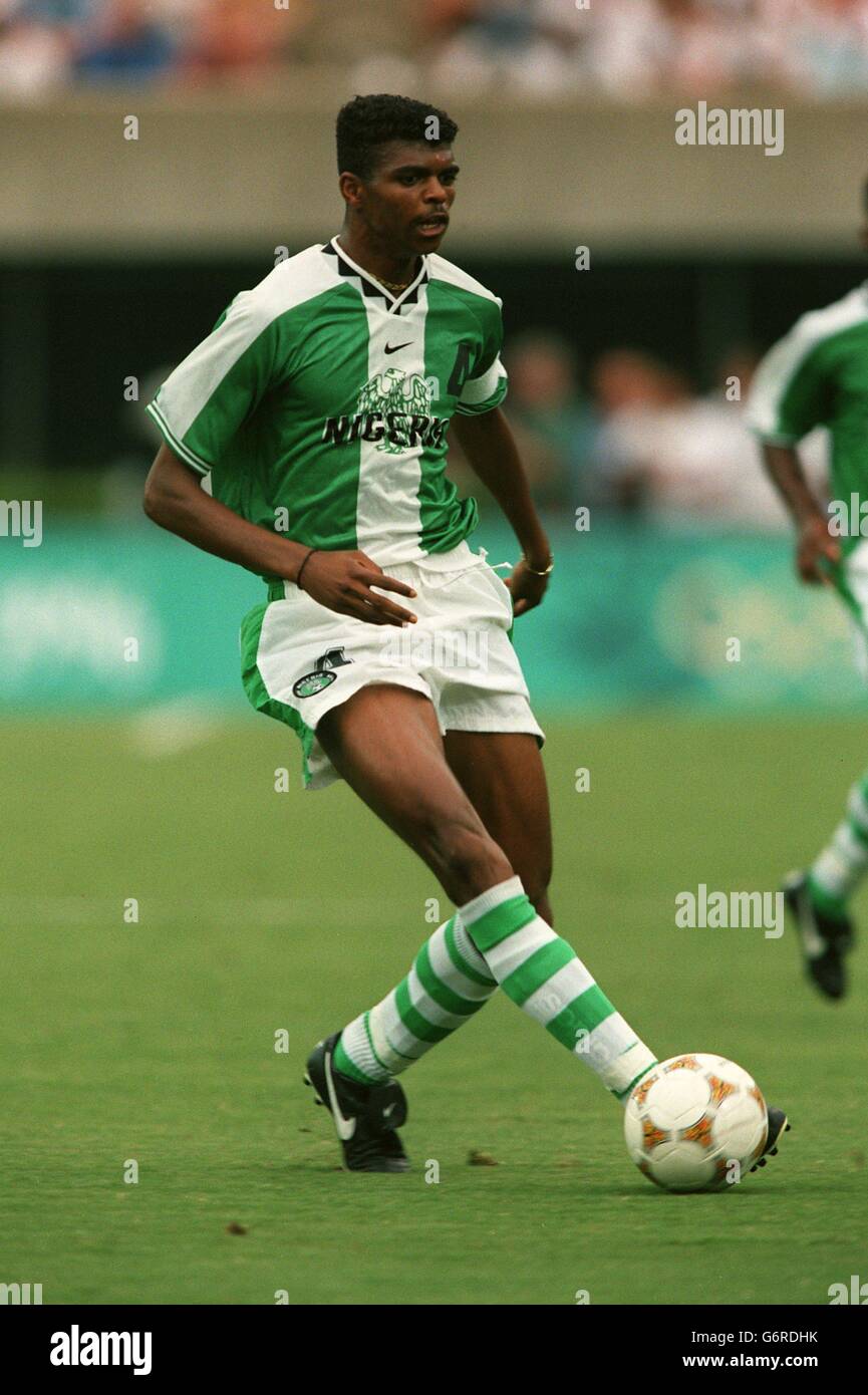 Nwankwo kanu of nigeria Banque de photographies et d’images à haute ...