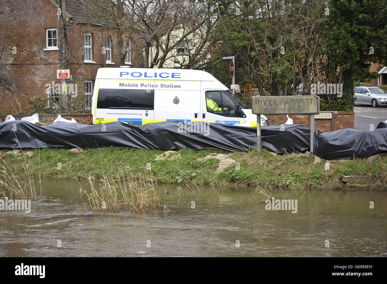 Un poste de police mobile est temporairement envoyé à Burrowbridge, au niveau du Somerset, qui a été affecté par des inondations et a vu une augmentation des vols dans la région. Banque D'Images