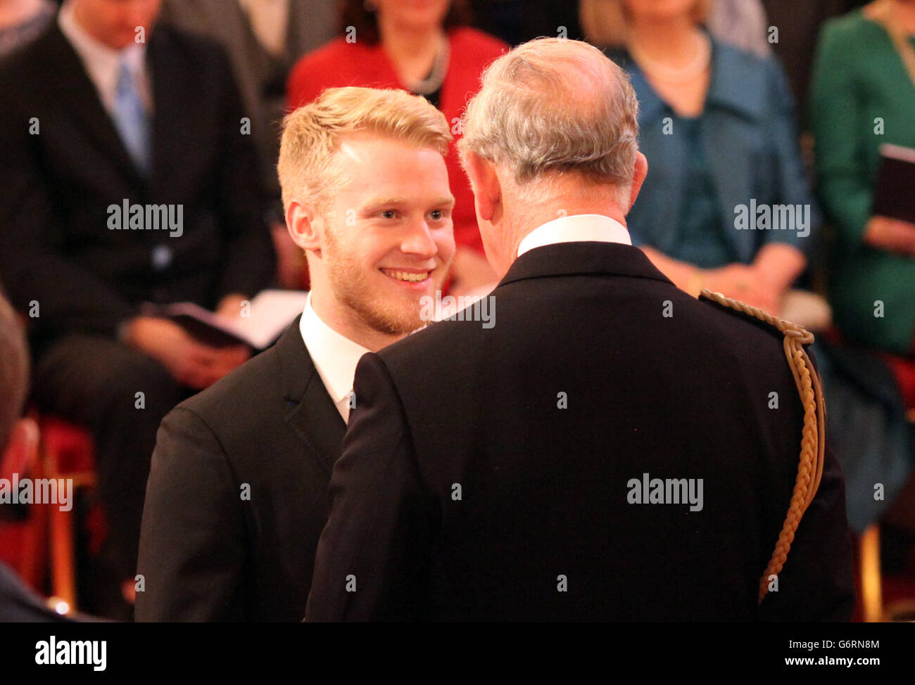 Le sprinter Jonathan Peacock de Doddington est fait un MBE par le Prince de Galles lors d'une cérémonie d'investiture à Buckingham Palace, Londres. Banque D'Images