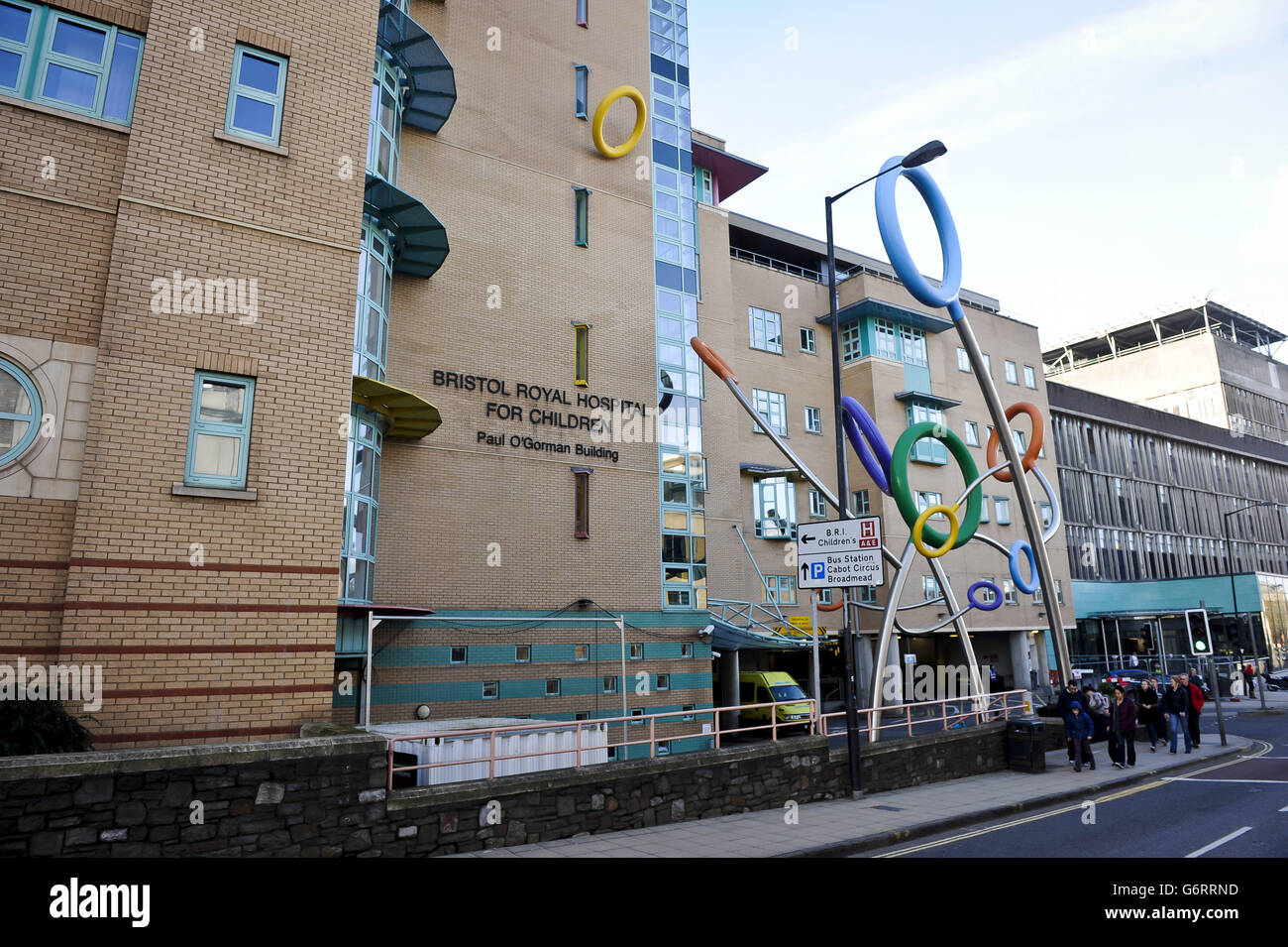 L'hôpital Bristol Royal pour enfants, « bâtiment Paul O'Gorman », est considéré comme un examen indépendant de l'unité cardiaque pédiatrique de l'hôpital, suite à son inquiétude quant au traitement des nouveau-nés et des jeunes enfants morts ou victimes de complications. Banque D'Images