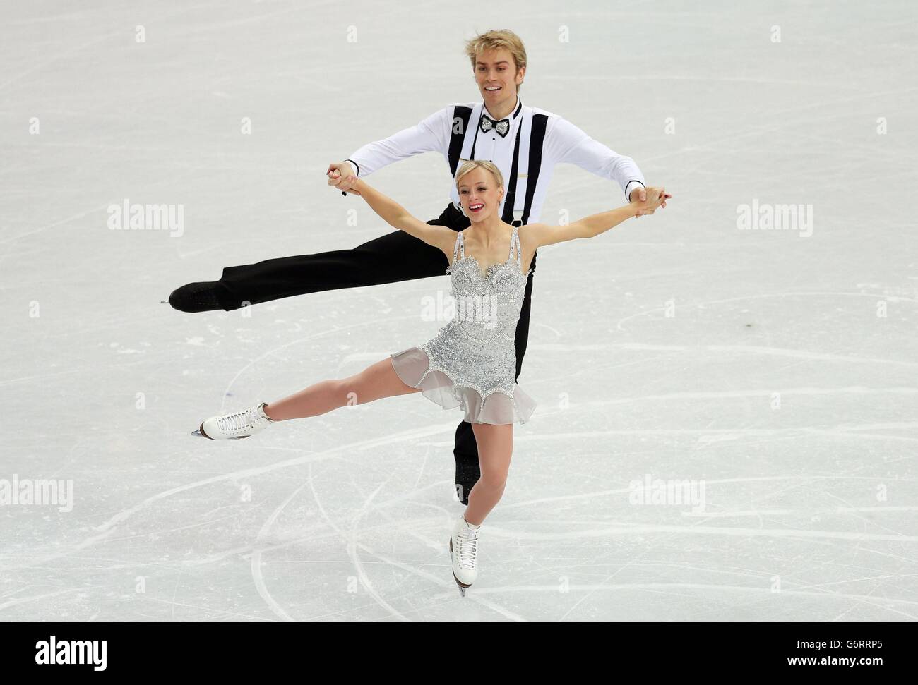 Penny Coomes et Nick Buckland, en Grande-Bretagne, dans le programme de danse sur glace lors des Jeux Olympiques de Sotchi 2014 à Sotchi, en Russie. Banque D'Images
