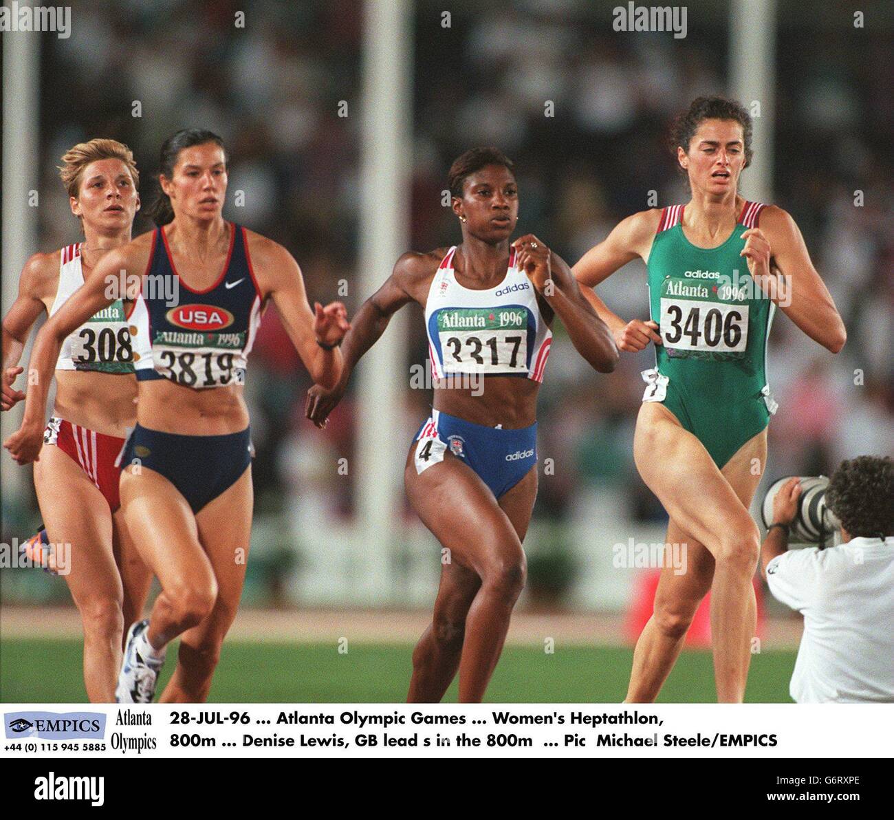 28-JUL-96. Jeux olympiques d'Atlanta. Heptathlon pour femmes, 800 M. Denise Lewis, GB en tête dans le 800m Banque D'Images