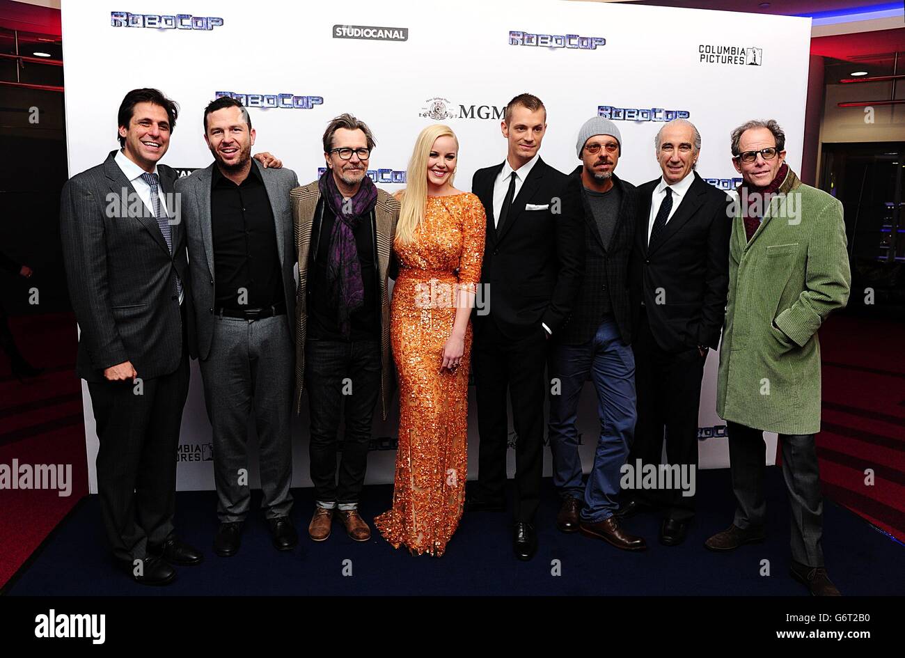 Gary Oldman, Abbie Cornish, Joel Kinnaman, réalisateur Jose Padilha et Marc Abraham arrivant à la première de Robocop au BFI IMAX, South Bank, Londres. Banque D'Images