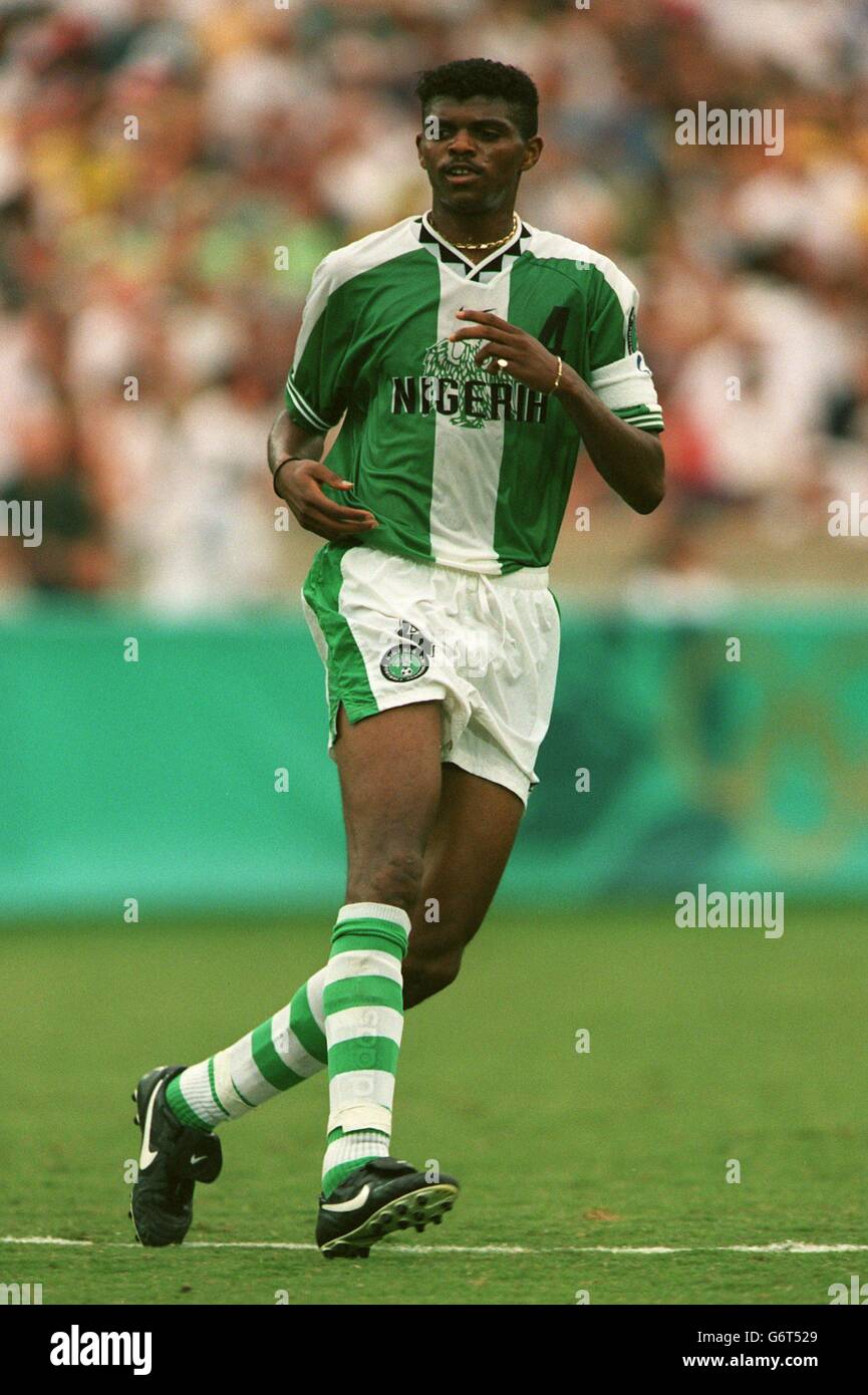 Nwankwo kanu of nigeria Banque de photographies et d’images à haute ...