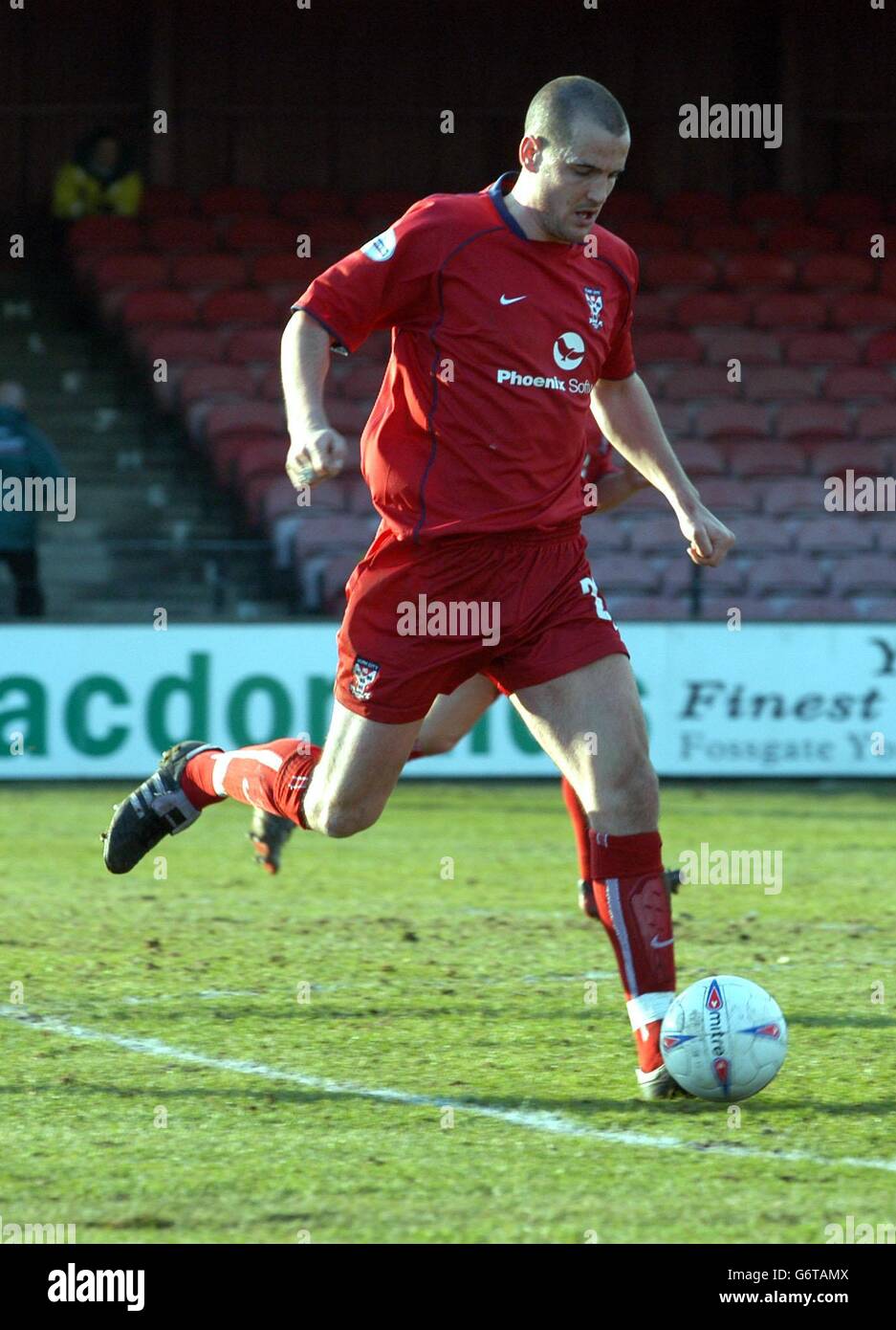 Richard Hope, de la ville de York, en action contre Torquay Utd lors du match national de la division trois, à Bootham Crescent, York. PAS D'UTILISATION DU SITE WEB DU CLUB OFFICIEUX. Banque D'Images