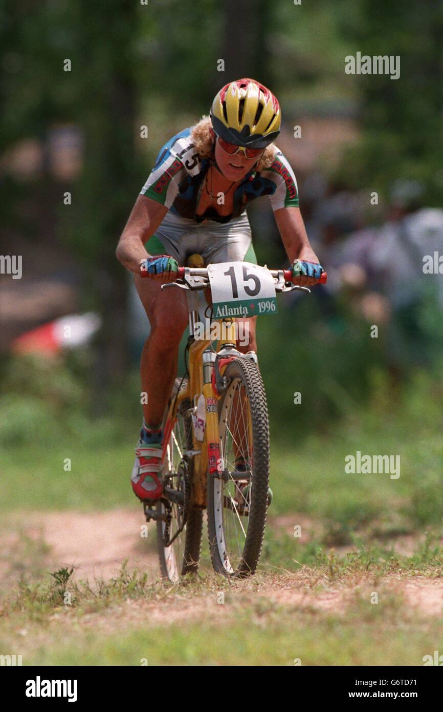 Jeux olympiques d'Atlanta - Vélo de montagne de cross-country pour femmes.Paula Pezzo en action en Italie Banque D'Images