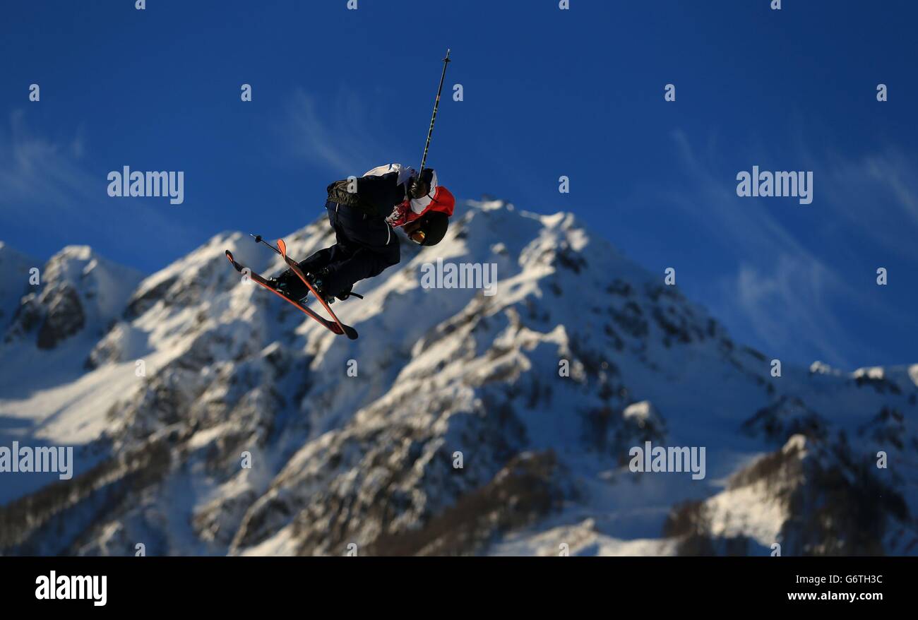 James Woods en Grande-Bretagne dans la qualification masculine de ski en slastyle au Rosa Khutor Extreme Park pendant les Jeux Olympiques de Sotchi 2014 à Krasnaya Polyana, Russie. Banque D'Images