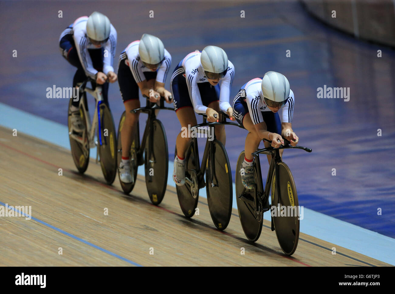 Cyclisme - Championnat du monde de cyclisme sur piste - Aperçu - Vélodrome de Manchester.Dani King (deuxième à droite) et Laura Trott (à droite) pendant une journée médiatique au Vélodrome de Manchester. Banque D'Images