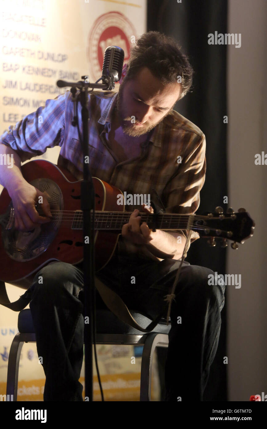 Stephen McCartney joue au lancement du festival des compositeurs de Nashville de cette année au Holiday Inn de Belfast, le programme du 10e anniversaire de cette année se déroule du 28 février au 9 mars avec plus de 100 artistes dans 90 événements à travers la ville. Banque D'Images