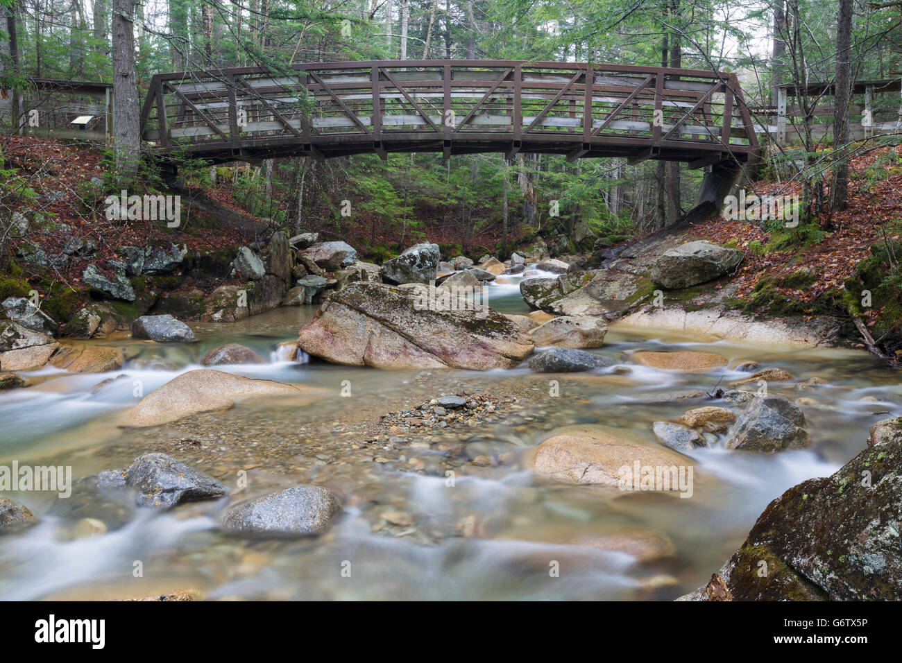 La rivière Pemigewasset, juste en dessous de la "le bassin" dans la zone de visualisation, dans Franconia Notch State Park de Lincoln, New Hampshire, USA. Banque D'Images