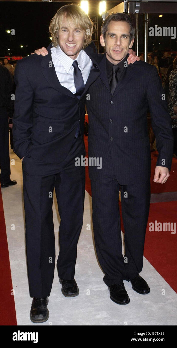 Les stars du film Owen Wilson (à gauche) et Ben Stiller arrivent pour la première britannique de Starsky & Hutch au cinéma Odéon de Leicester Square, dans le centre de Londres. Banque D'Images