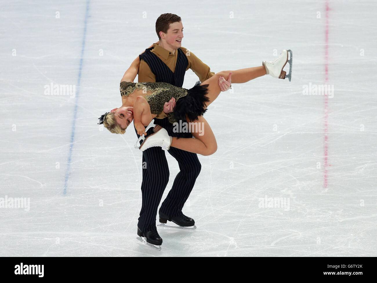 Danielle O'Brien et Gregory Merriman, en Australie, dans le cadre du court-programme de danse sur glace lors des Jeux olympiques de Sotchi de 2014 à Sotchi, en Russie. Banque D'Images