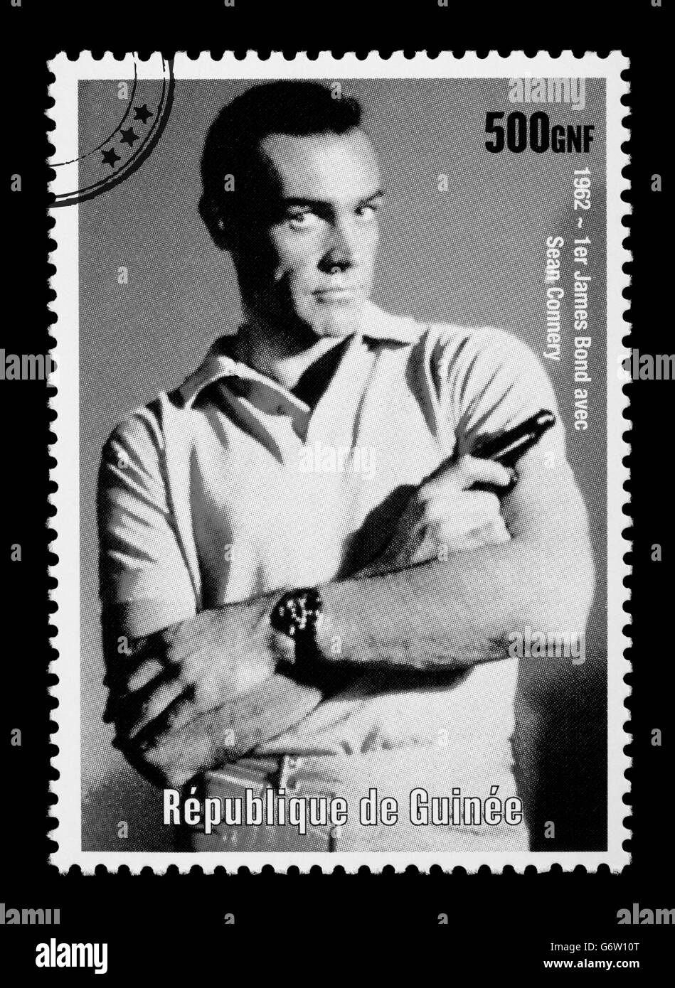 Un timbre-poste imprimé dans la République de Guinée montrant James Bond Banque D'Images