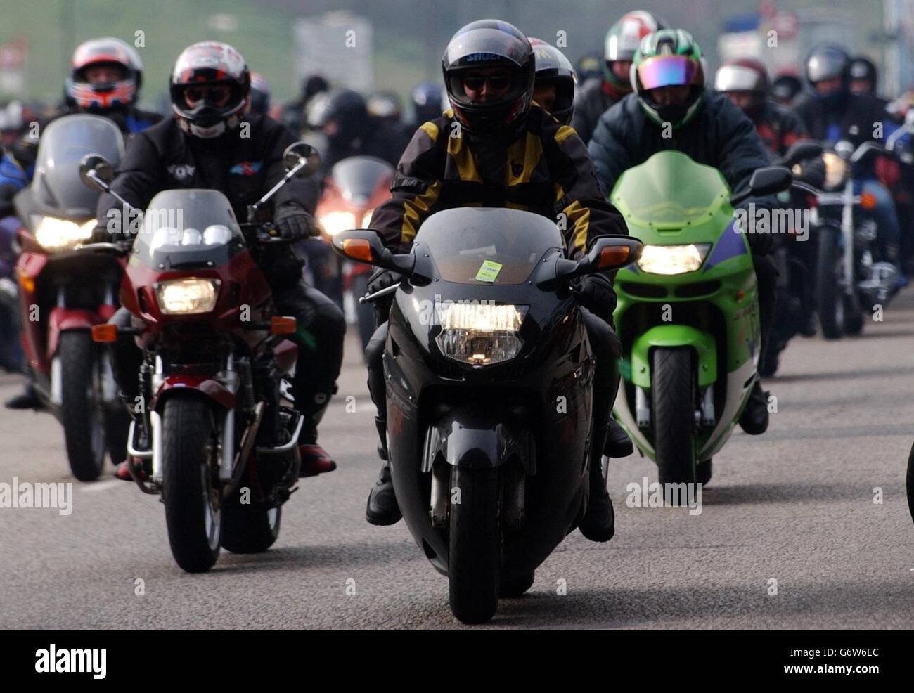 Les motards de tout le pays s'embarquent pour un voyage du « Ace Cafe » à l'ouest de Londres à Southend on Sea dans l'Essex. Le sixième parcours annuel « shakedown » vise à recueillir des fonds pour l'hôpital pour enfants de Little Haven à Thundersley, Essex. Banque D'Images